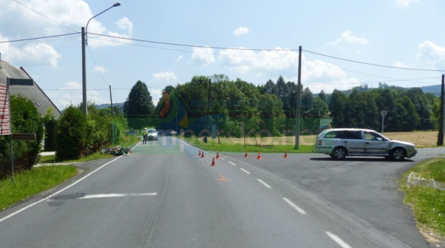 Řidič auta nedal přednost motorkáři