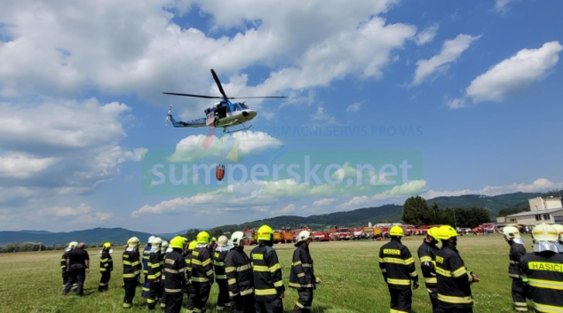 FOTO. Výcviku s vrtulníkem se zúčastnilo patnáct jednotek hasičů