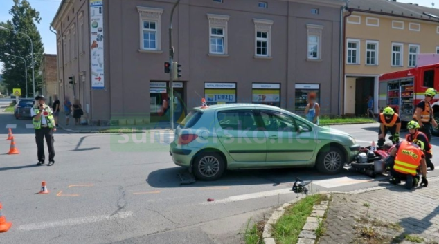 Řidička v Šumperku nedala přednost motorkáři