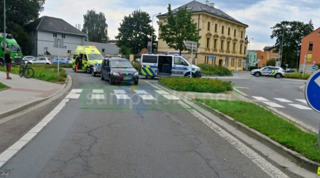 Cyklista v Šumperku spadl na vozovku