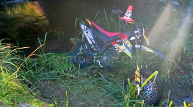 Při průjezdu Rohlí skončil motorkář v potoce