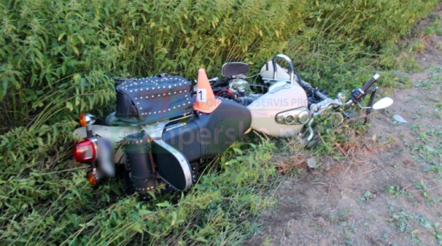 Opilý motorkář spadl z motorky