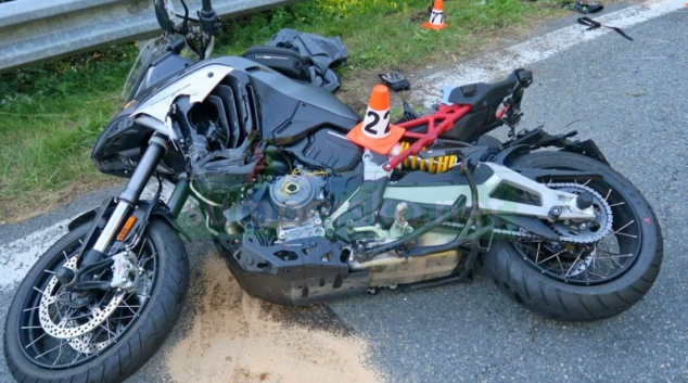 Auto u Sobotína srazilo motorkáře