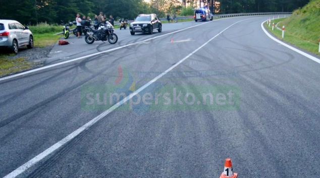 Jízda motorkáře skončila v desáté zatáčce