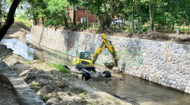 Opravy opěrných zdí Bystřice v Olomouci jsou před dokončením