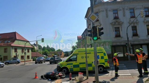 Řidička v Šumperku nedala přednost motorkářce