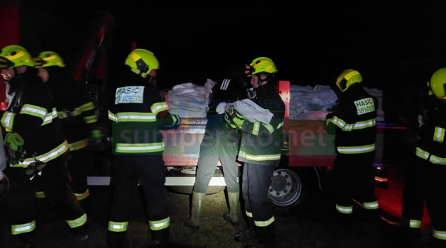 Hasiči evakuovali 1,9 tisíc osob, zachránili 45 lidí včetně dětí
