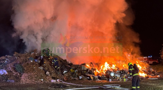 Hanušovice. Jen co opadla voda, začalo hořet