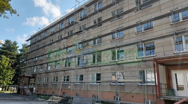 Rekonstrukci lůžkového pavilonu jesenické nemocnice nezpomalily ani zářijové povodně