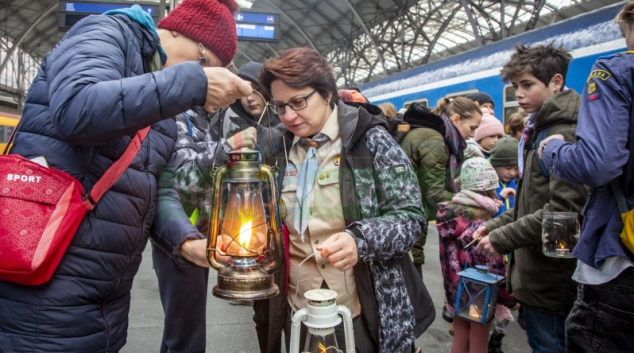 Skauti přivezou tuto sobotu railjetem z Vídně Betlémské světlo