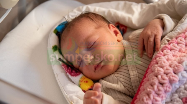 Prvním miminkem roku 2025 ve FN Olomouc je holčička Sofie