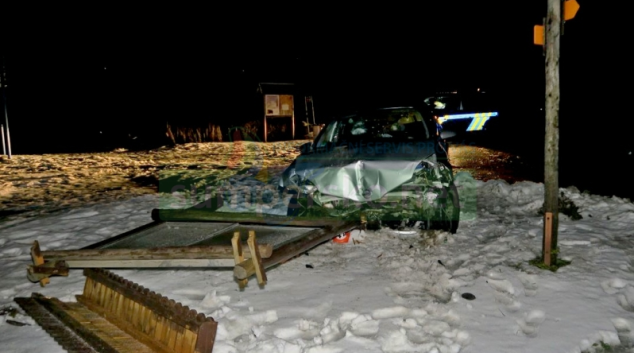 Opilý řidič naboural do budovy městského úřadu