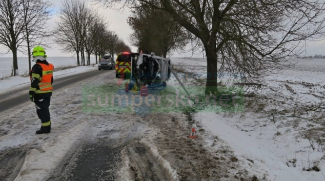 Řidič u Loštic podcenil rychlost
