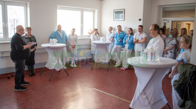 Na Klinice plicních nemocí a tuberkulózy křtili sbírku veršů vděčného pacienta
