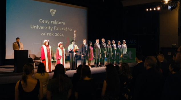Ceny rektora obdrželi laureáti poprvé v kině