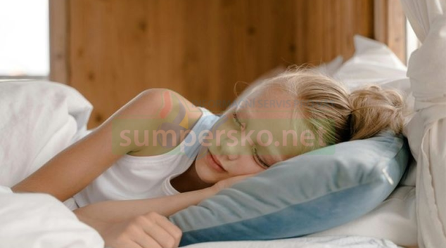 Děti v Česku spí stále méně