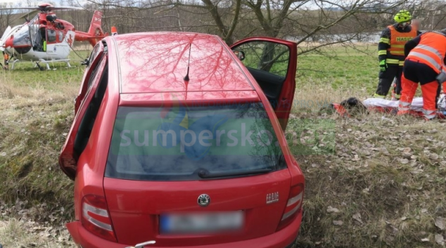 Řidička na Šumpersku narazila do přikopu