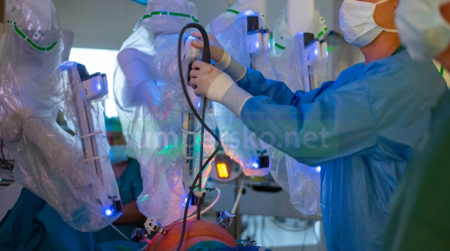 Fakultní nemocnice Olomouc pořídila druhý robotický operační systém