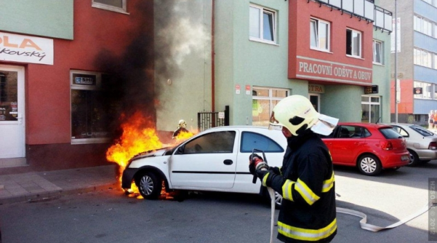 Tři požáry osobních vozidel během jediné hodiny v Olomouckém kraji