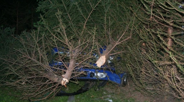 Hledat za jízdy v přihrádce je špatná volba. Vzniklá škoda je 115 tisíc