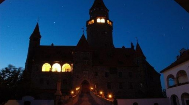 Na hradě Bouzov bude v provozu osvětlení hradu 