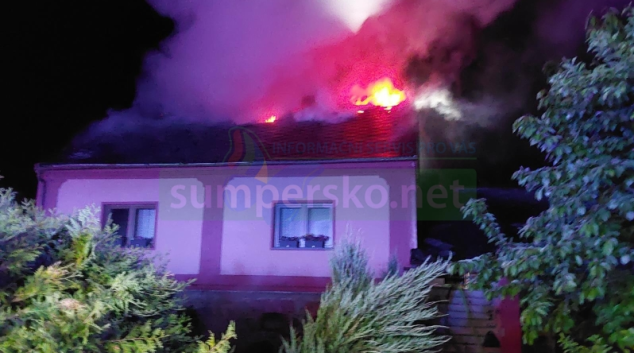 Požár střechy a podkroví v Bušíně