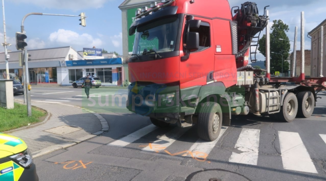 Řidič náklaďáku přehlédl v Šumperku chodce