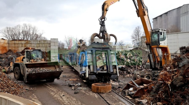 Z kolejí mizí staré vozy