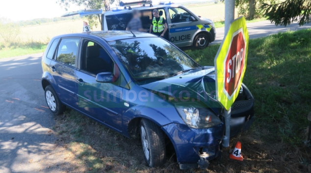 Řidič poblíž Lukavice jel rychle a havaroval