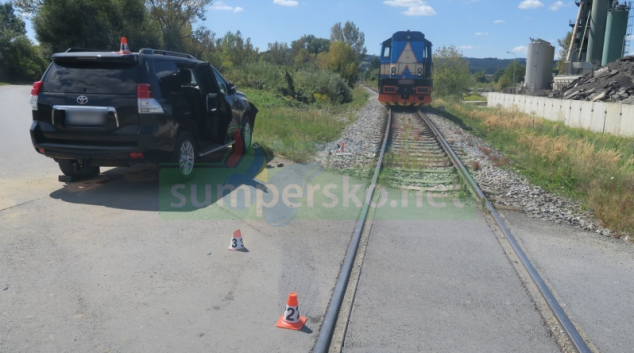 Střet auta s lokomotivou na vlečce Vápenky Vitošov