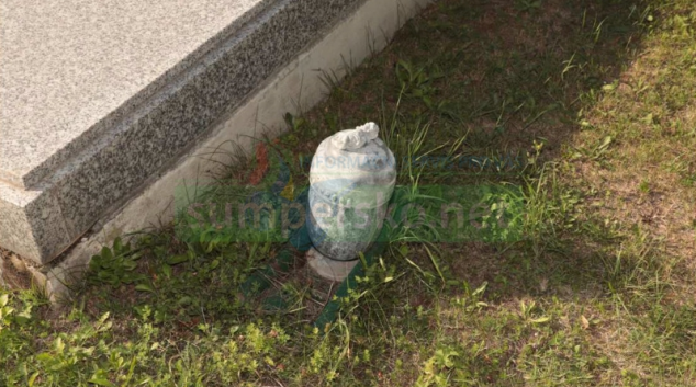 Vandal poškodil padesát hrobů