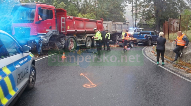 Řidič dostal smyk a vjel do protisměru