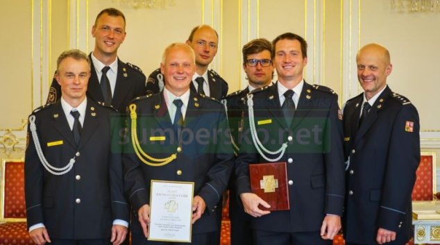 Zlatý záchranářský kříž získali šumperští hasiči
