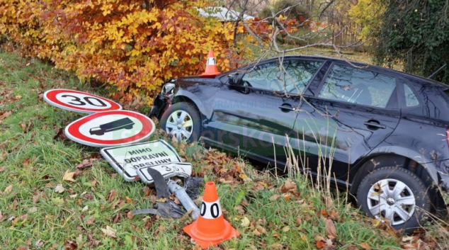 Řidič na Jesenicku skončil v příkopu