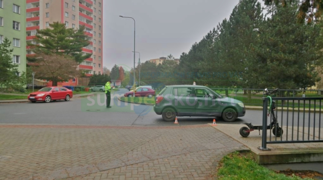 Muž na elektrokoloběžce v Šumperku havaroval