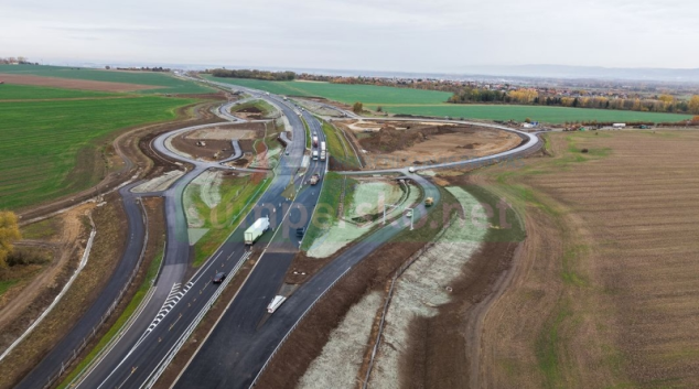 Druhá část dálnice D35 Křelov – Slavonín je otevřena