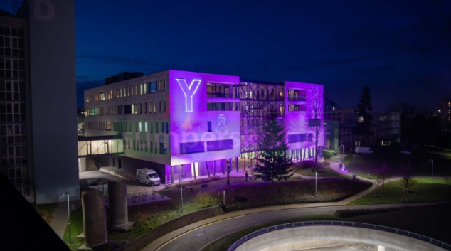 Fialová pro naději