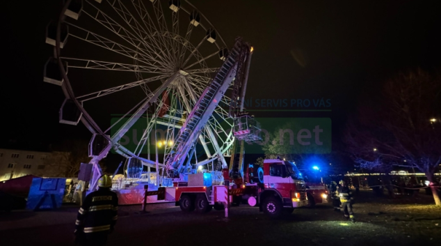 Hasiči zachraňovali lidi uvízlé na ruském kole