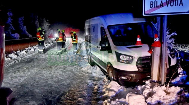 Řidič na Jesenicku nezvládl jízdu na sněhu