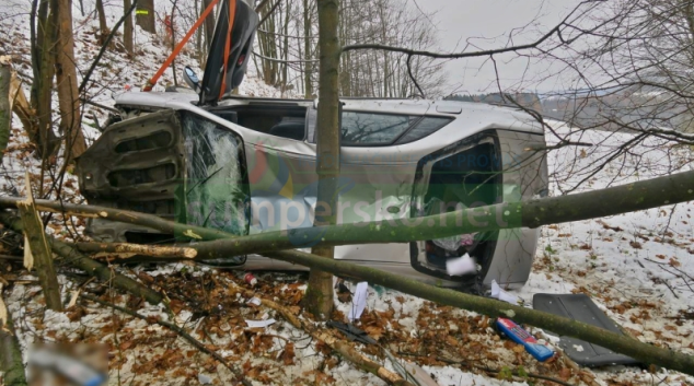 Auto v Jakubovicích skončilo na boku