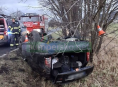 Řidič na Jesenicku se s autem převrátil na střechu