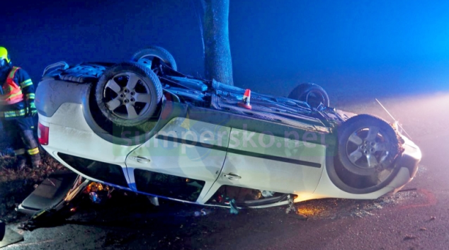Auto na Šumpersku skončilo na střeše