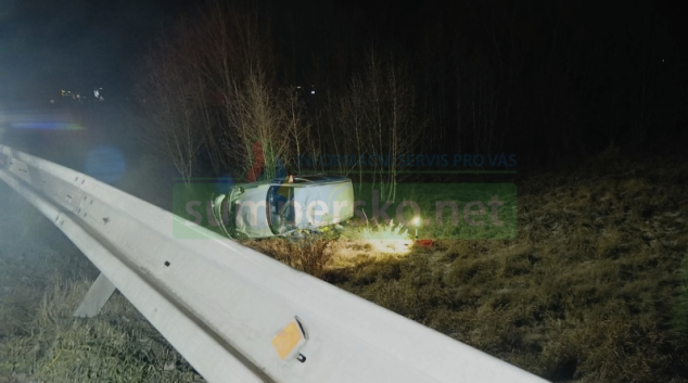 Motorista podcenil námrazu a rychlost