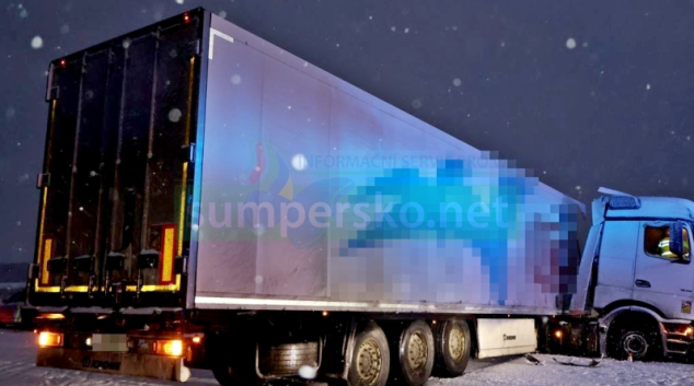 Zlomený kamion na dálnici D35