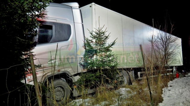 Řidič usnul za volantem nákladního vozu