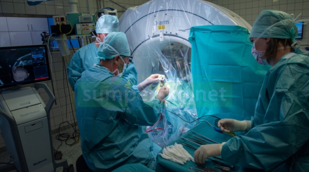 Neurochirurgové z FN Olomouc provedli hlubokou mozkovou stimulaci u psychiatrického pacienta