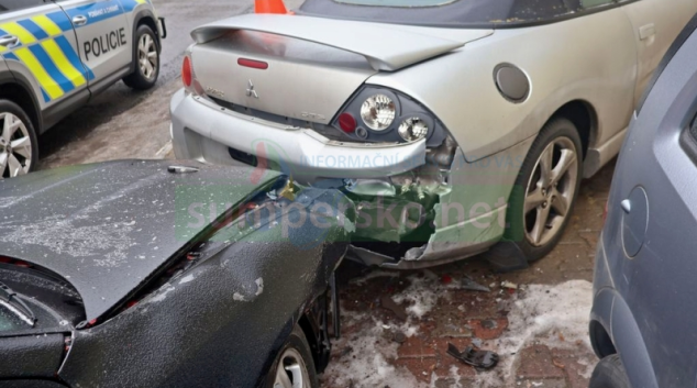 Řidič v Jeseníku ujel od nehody