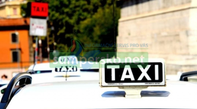 Taxikářka, kterou přepadl útočník v Šumperku, zemřela