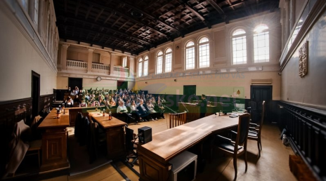 Noc práva zve do soudních budov