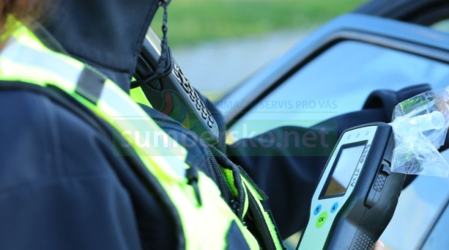 Opilá žena usedla na Šumpersku za volant